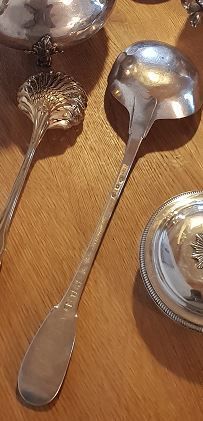 Deux louches en argent 950 millièmes, modèle...
