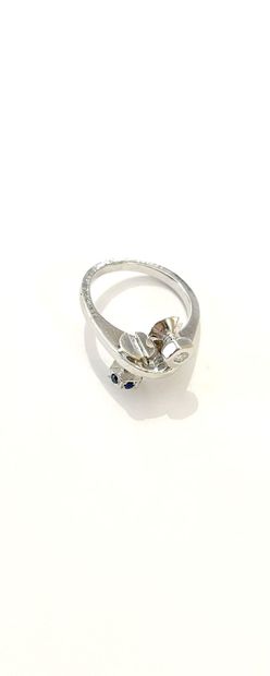 Bague en or gris 750 millièmes le centre...