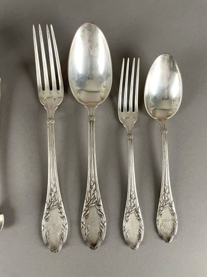 Ménagère en argent 950 millièmes à décor...