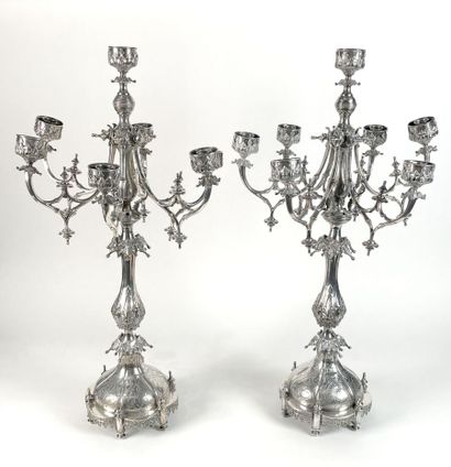 Paire de candélabres à six bras et sept lumières...