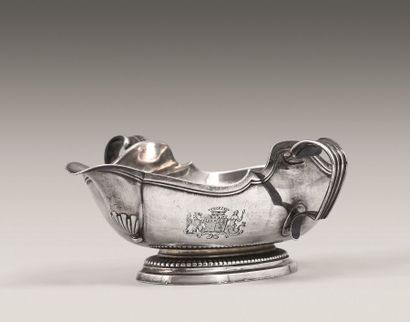 Saucière ovale en argent uni à anses et doubles...