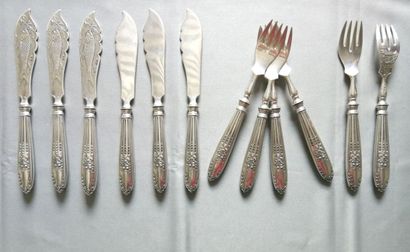 Six couverts à poisson en argent 800 millièmes...