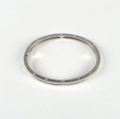 BULGARI
Bracelet rigide et ouvrant en or...