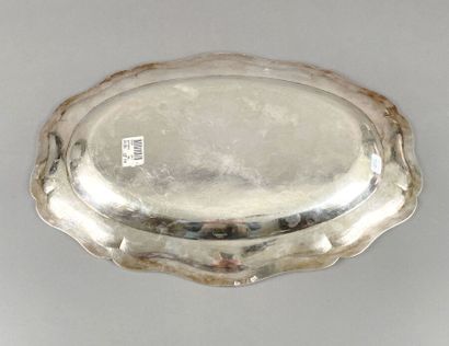 Plat ovale en argent uni modèle filets contours...