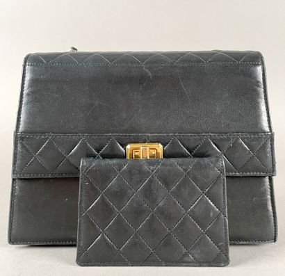 CHANEL, circa 1889-1990
Sac à main en cuir...