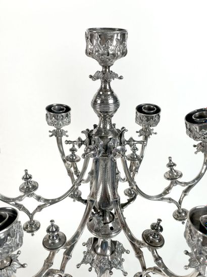 Paire de candélabres à six bras et sept lumières...
