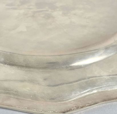 Paire de plats ronds en argent uni 925 millièmes,...