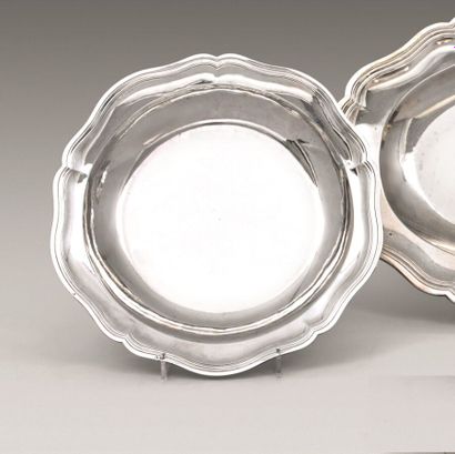 Plat rond et creux en argent uni, modèle...