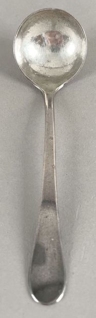 Sucrier en argent 925 millièmes posant sur...