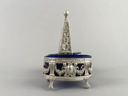 Salière double en argent, la prise en forme...
