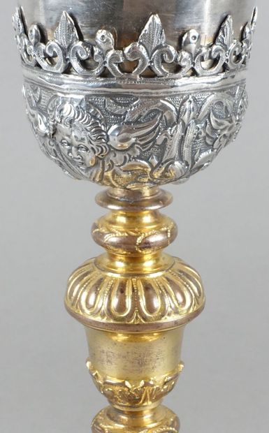 Calice en argent, le pied en métal doré,...