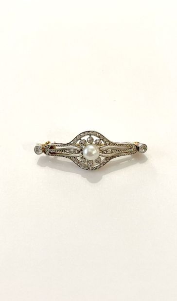 Broche en or jaune 750 millièmes et platine...