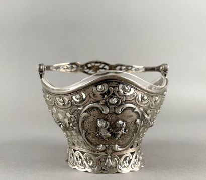 Panier ajouré en argent 800 millièmes à décor...