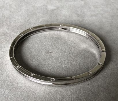 BULGARI
Bracelet rigide et ouvrant en or...