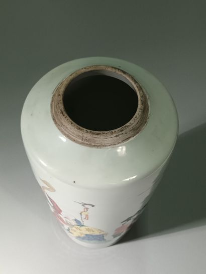 CHINE, XIXe siècle
Vase en porcelaine émaillée...
