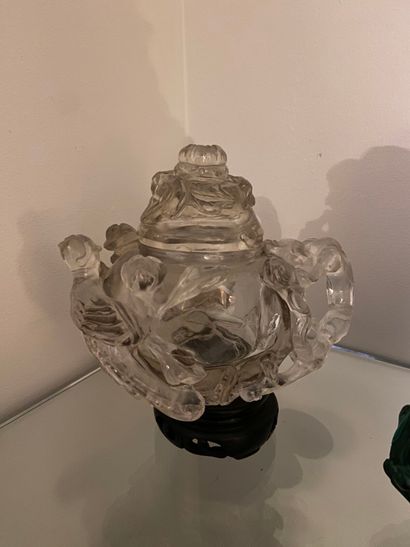 CHINE, XXe siècle
Brûle-parfum en cristal...
