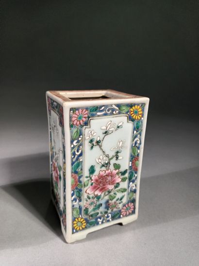CHINE, Époque YONGZHENG (1723-1735)
Pot à...