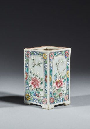 CHINE, Époque YONGZHENG (1723-1735)
Pot à...