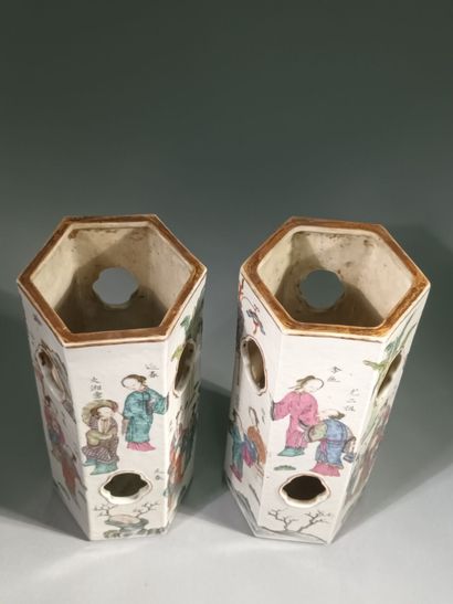 CHINE, XIXe siècle
Deux porte-calottes en...