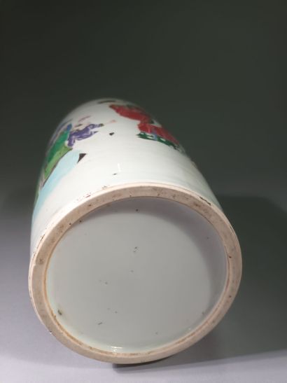CHINE, XIXe siècle
Vase en porcelaine émaillée...