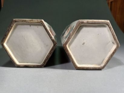 CHINE, XIXe siècle
Deux porte-calottes en...