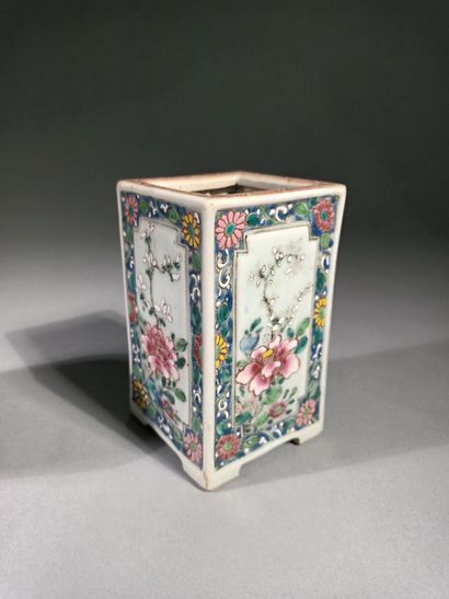 CHINE, Époque YONGZHENG (1723-1735)
Pot à...