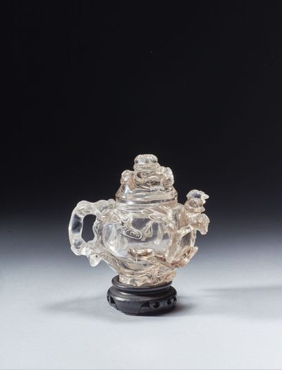 CHINE, XXe siècle
Brûle-parfum en cristal...