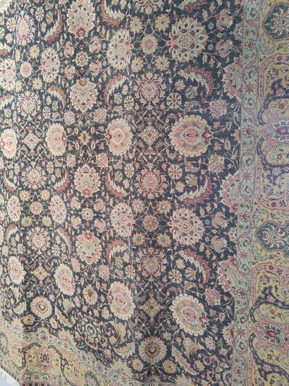 Tapis Tebriz (chaîne en soie, trame en coton,...