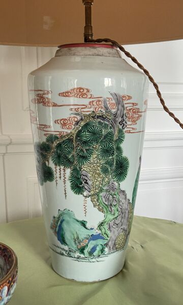 CHINE, XIXe siècle
Vase en porcelaine émaillée...