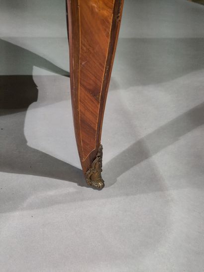 Chest of drawers in diamond and quartefoil...