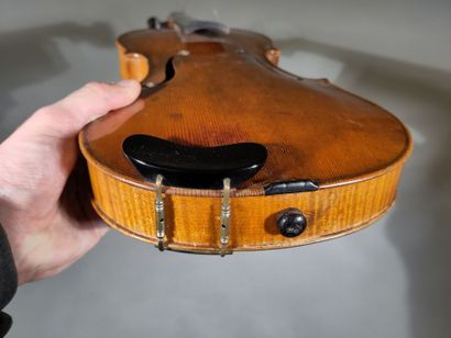 Violon français fait à la fin du XIXe siècle
Portant...