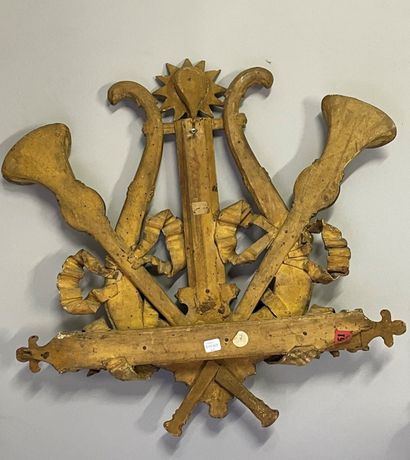 Paire d'éléments décoratifs en bois sculpté...