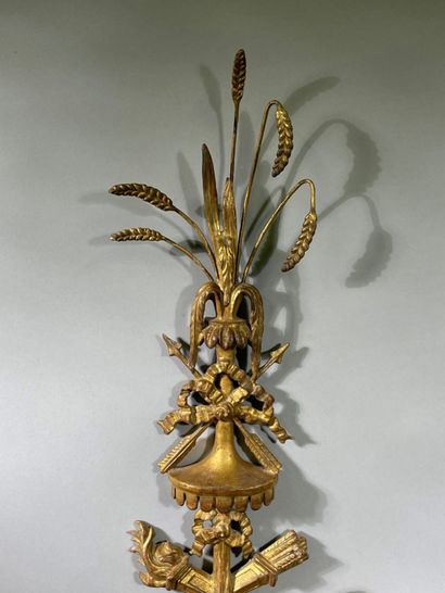 Paire d'appliques en bois doré à deux bras...