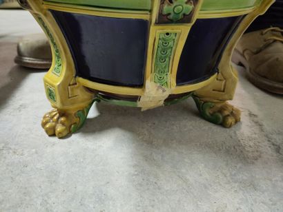 MINTON - XIXe siècle
Paire de cache-pots...