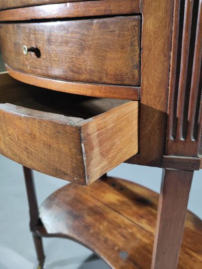 Oval molded mahogany table opening to three...