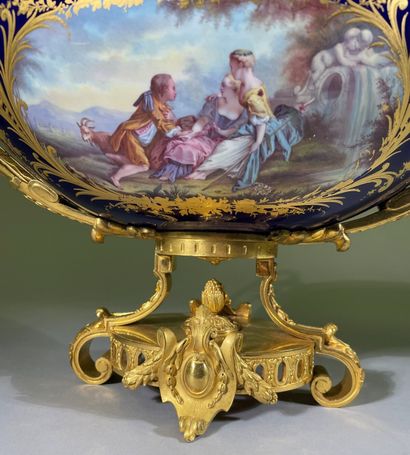Dans le goût de Sèvres
Coupe en porcelaine...