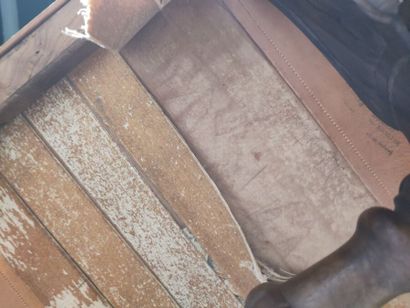 Paire d'importants fauteuils curule en bois...