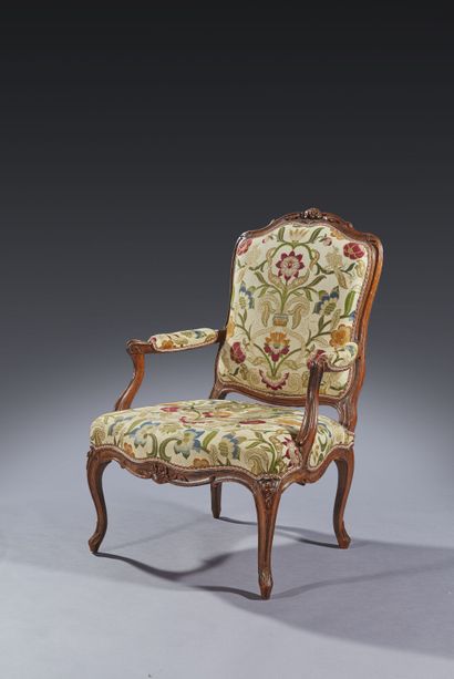 Flat-backed armchair in molded and carved...