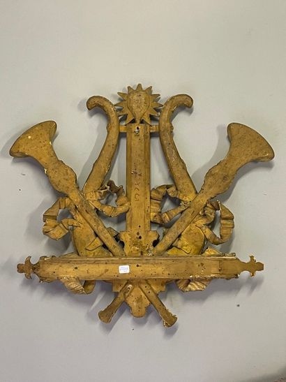 Paire d'éléments décoratifs en bois sculpté...