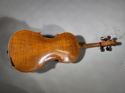 Violon français fait à la fin du XIXe siècle
Portant...