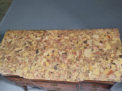 Chest of drawers in diamond and quartefoil...