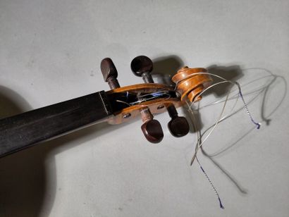 Violon français fait à la fin du XIXe siècle
Portant...