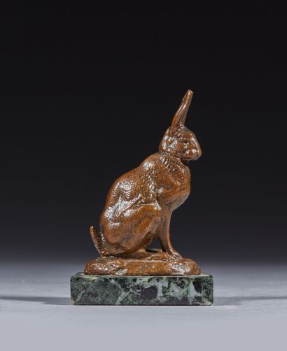 Antoine-Louis BARYE (1795-1875) 
Lièvre assis
Bronze...