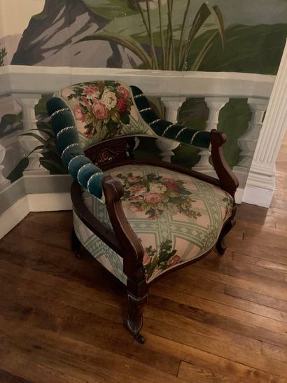 Mobilier de salon en placage de bois sombre...
