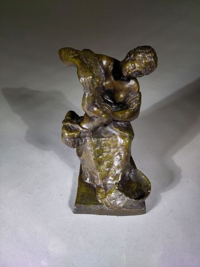 Raymonde MARTIN (1887-1977)
Baby's toilet
Bronze...