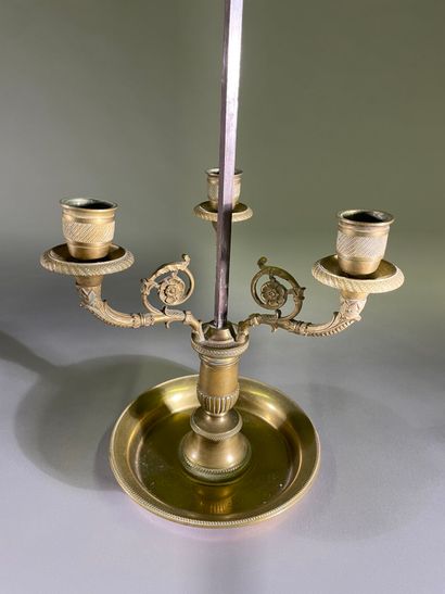 Lampe bouillotte en bronze doré, à trois...
