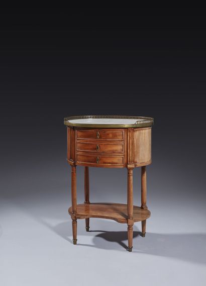 Oval molded mahogany table opening to three...