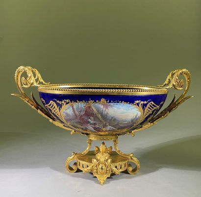 Dans le goût de Sèvres
Coupe en porcelaine...
