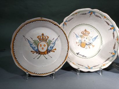NEVERS
Earthenware salad bowl with polychrome...
