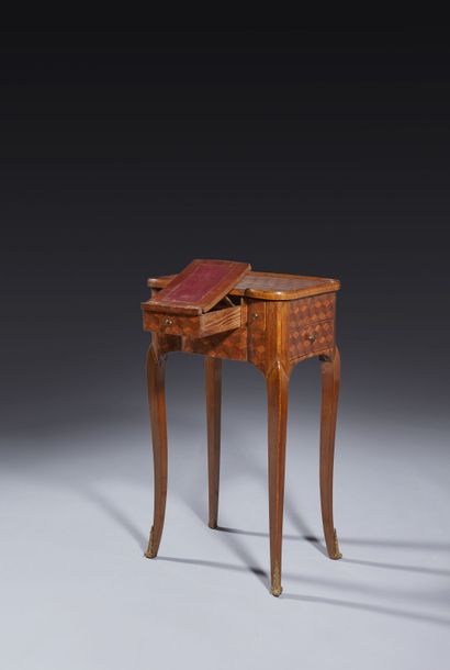 Writing table in cube marquetry (all sides)...